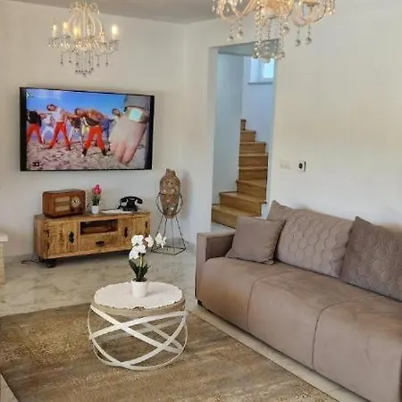 Luxury Five Stars With Pool, Near - By Traveler Tourist Agency Krk - Id 2140 *