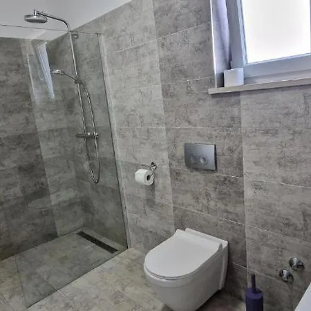 Luxury Five Stars With Pool, Near - By Traveler Tourist Agency Krk - Id 2140