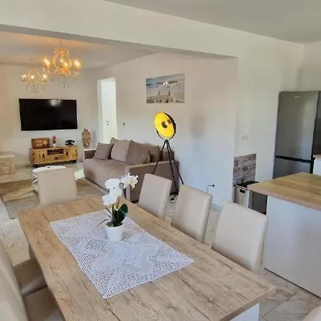 Luxury Five Stars With Pool, Near - By Traveler Tourist Agency Krk - Id 2140 *