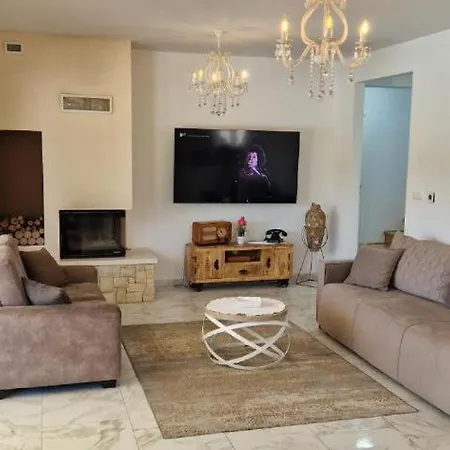 Luxury Five Stars With Pool, Near - By Traveler Tourist Agency Krk - Id 2140