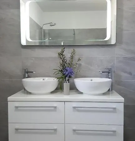 Βίλα Luxury Five Stars With Pool, Near - By Traveler Tourist Agency Krk - Id 2140