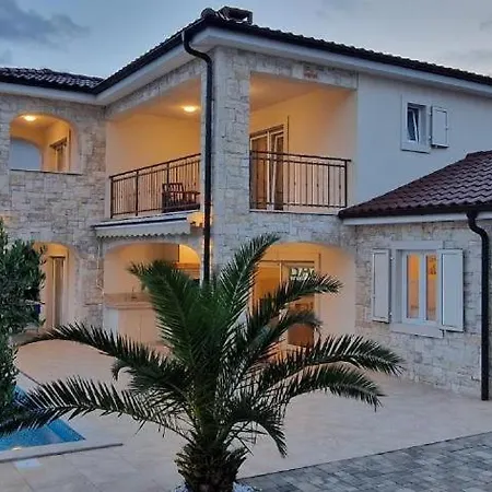 Luxury Five Stars With Pool, Near - By Traveler Tourist Agency Krk - Id 2140 *