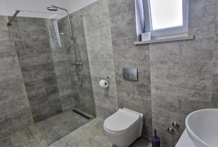 Luxury Five Stars With Pool, Near - By Traveler Tourist Agency Krk - Id 2140