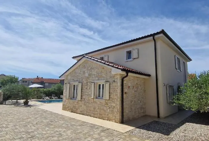 Luxury Five Stars With Pool, Near - By Traveler Tourist Agency Krk - Id 2140 Willa Pinezići