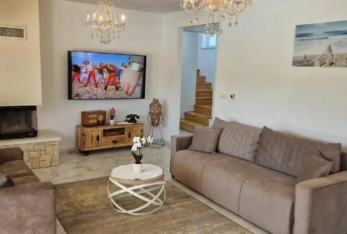 Luxury Five Stars With Pool, Near - By Traveler Tourist Agency Krk - Id 2140 *