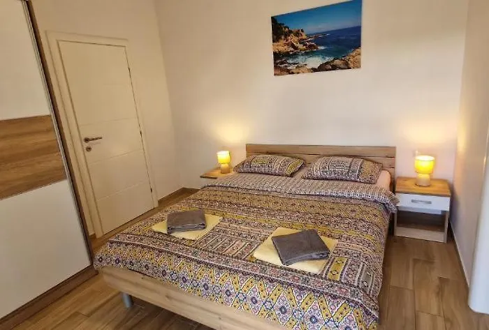 Luxury Five Stars With Pool, Near - By Traveler Tourist Agency Krk - Id 2140 *