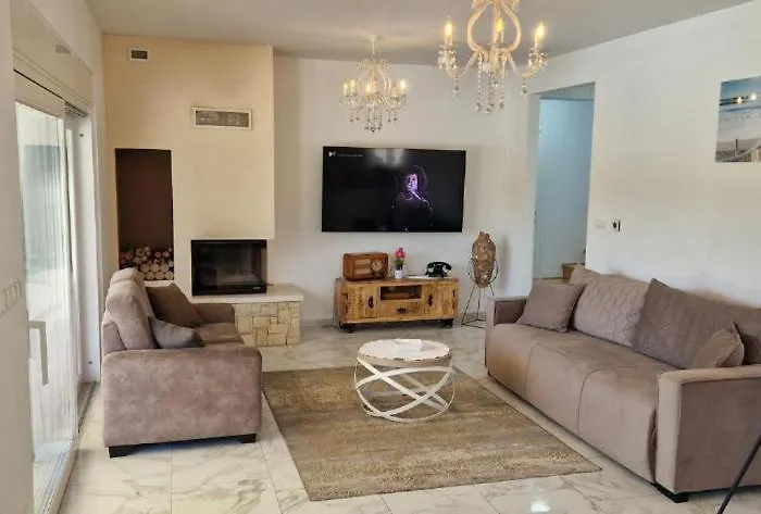 Luxury Five Stars With Pool, Near - By Traveler Tourist Agency Krk - Id 2140