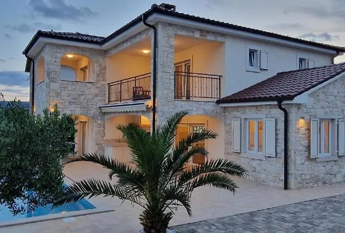 Luxury Five Stars With Pool, Near - By Traveler Tourist Agency Krk - Id 2140 *