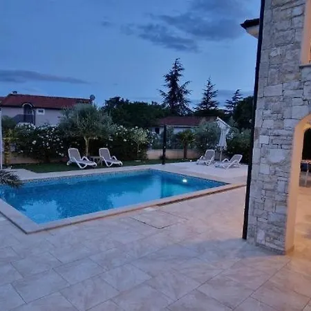 Luxury Five Stars With Pool, Near - By Traveler Tourist Agency Krk - Id 2140 * Pinezici (Krk)